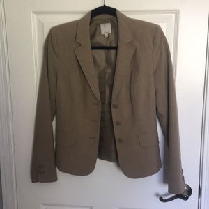 Great condition ladies blazer. Cute for office or with jeans.